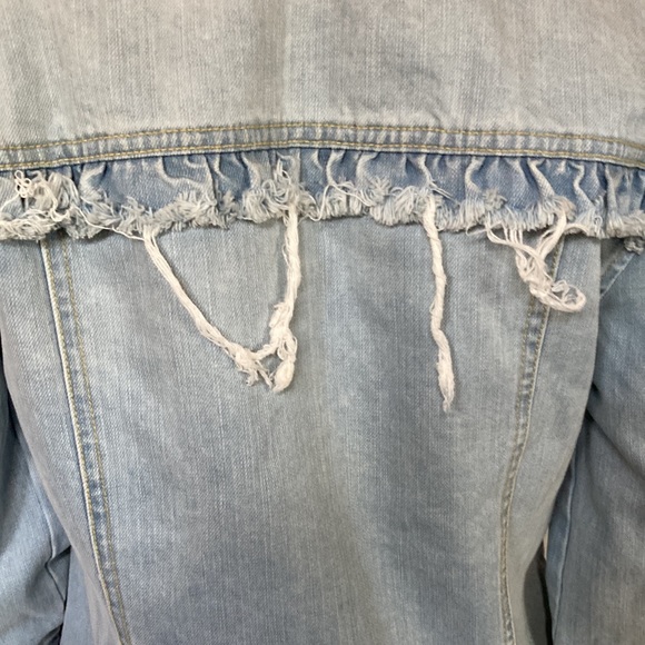 DEMOCRACY Jeans Light Blue Denim Jacket Fray Ruffle Size Small Button Down NWOT - Picture 7 of 8